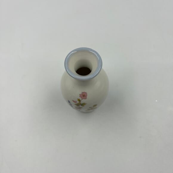 Vintage Otagiri Floral White Bud Vase Mini Pink Blue Yellow Blooms Japan Made - Picture 6 of 9